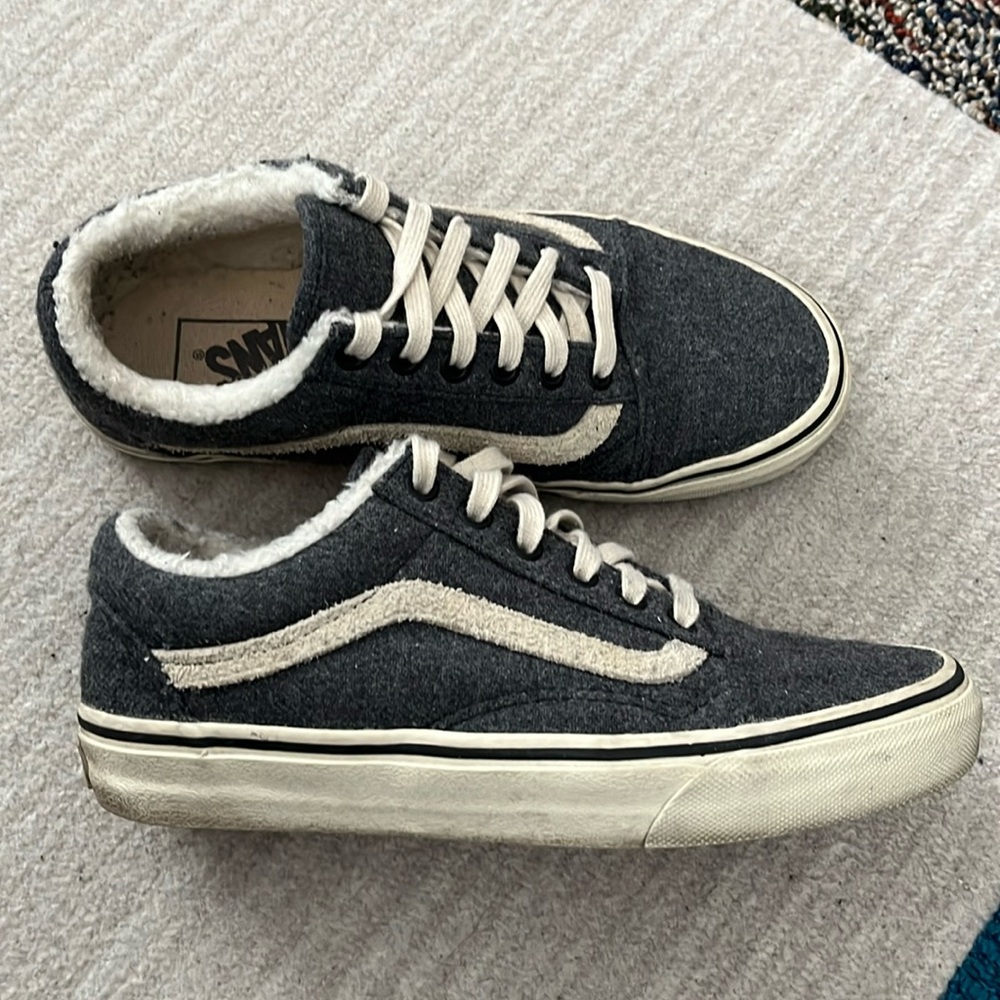 Madewell Vans collaboration. Gray material with faux fur interior. M6/W7.5